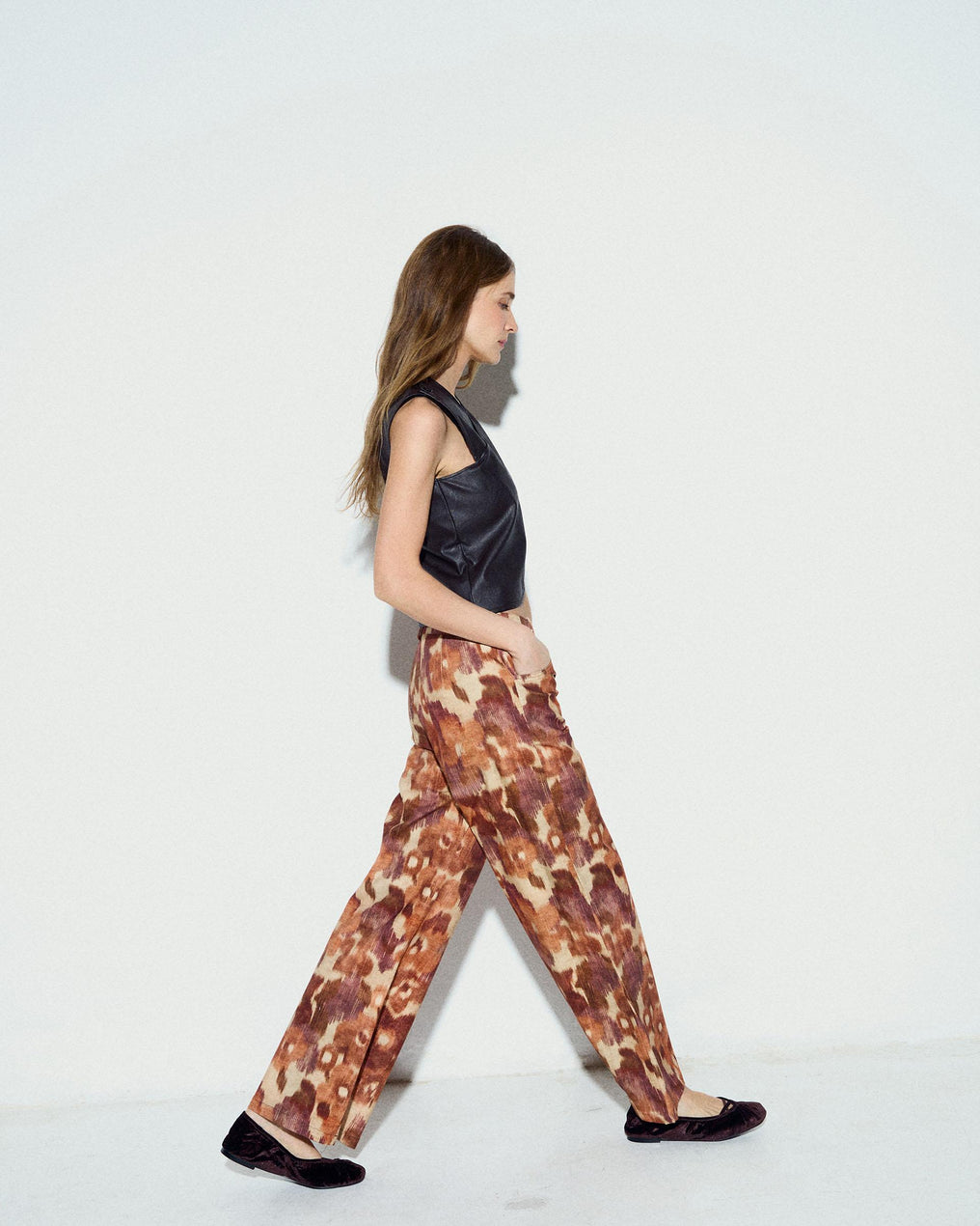 Pantalón Estampado Flores Manchas Naranja