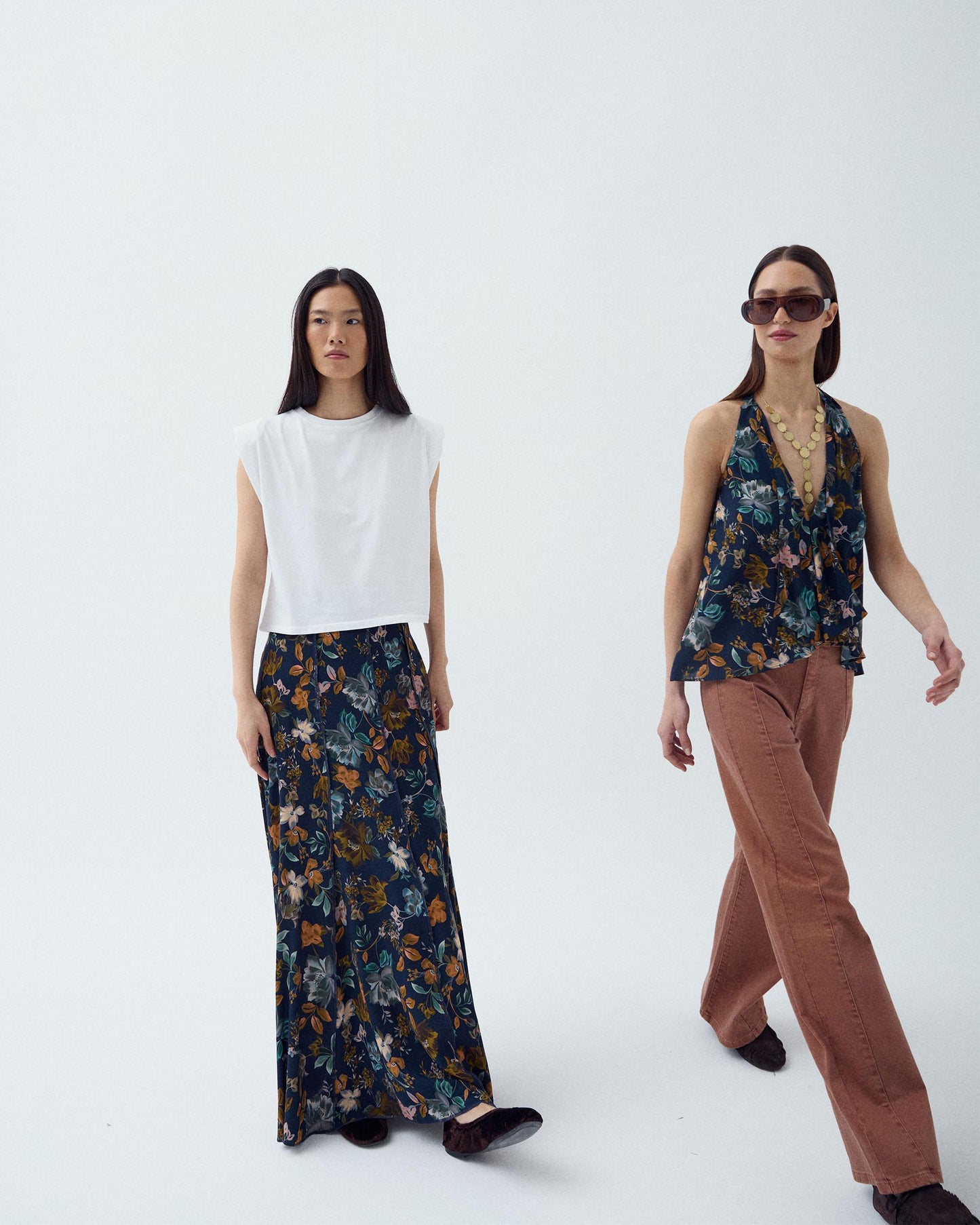 Saia Comprida Nervuras Estampado Floral Azul Marinho