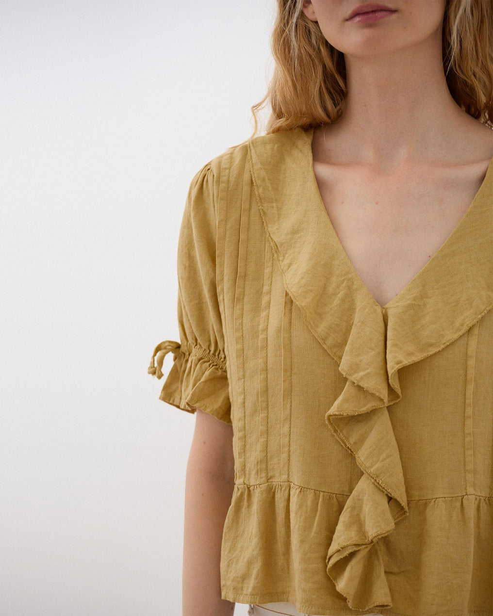 Blusa Folhos Cordões Com Linho Amarela