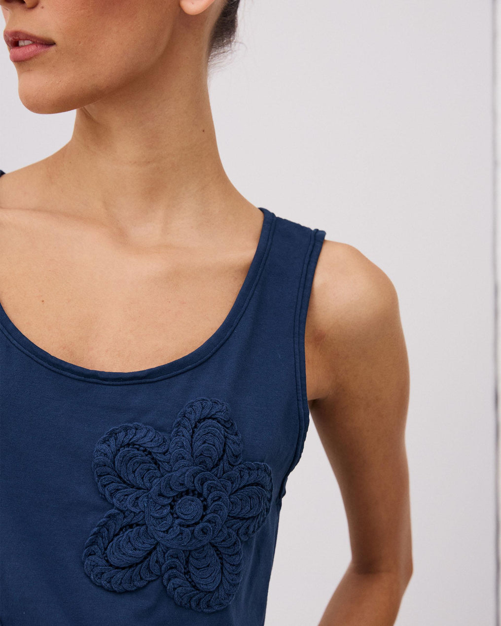 Camiseta Flores Crochet Azul Marino