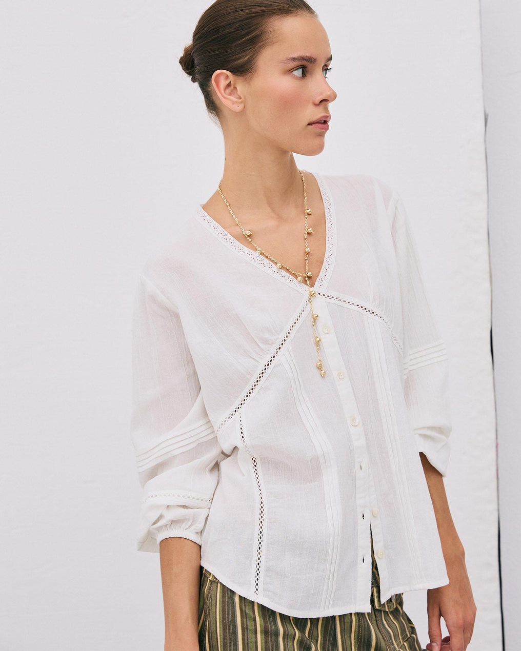Blusa Escote Pico Puntillas Blanca