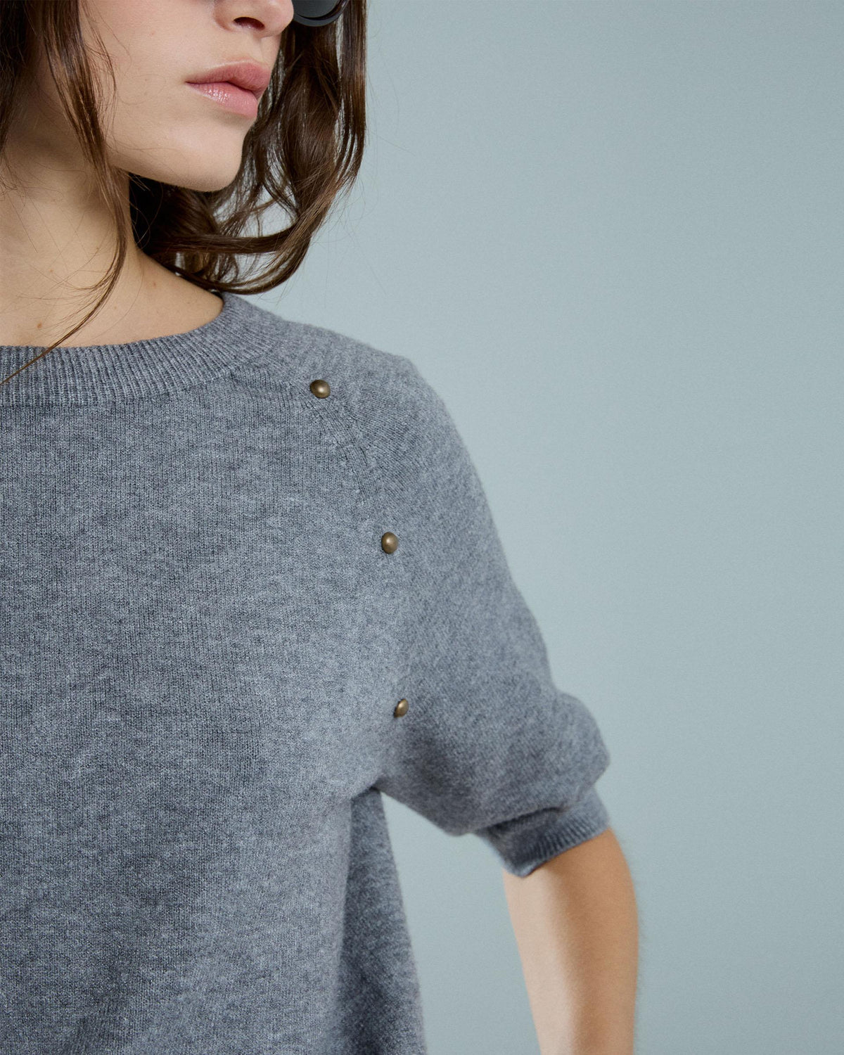Top Manga Corta Tachuelas Gris