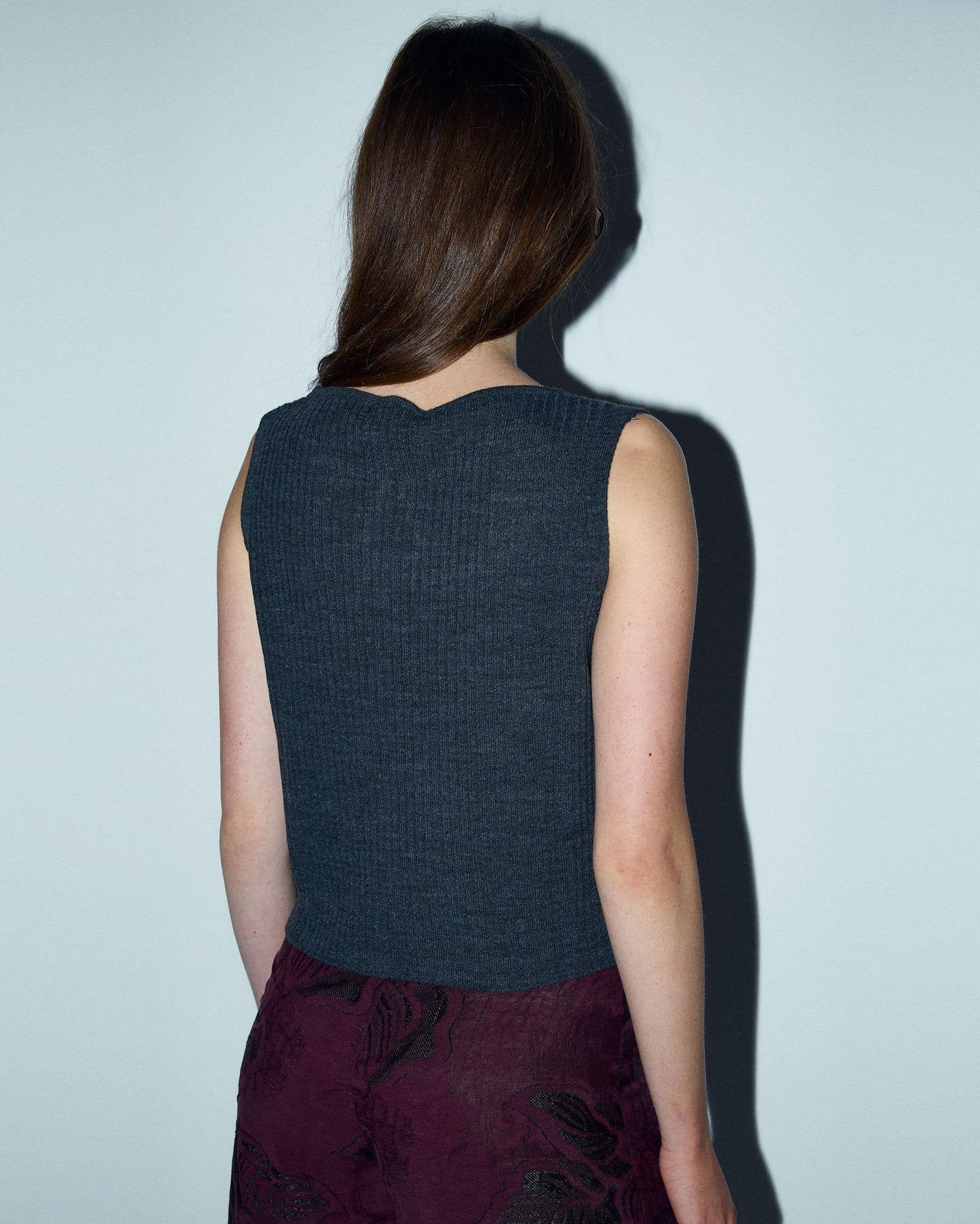 Top Punto Escote Lágrima Sin Mangas Antracita