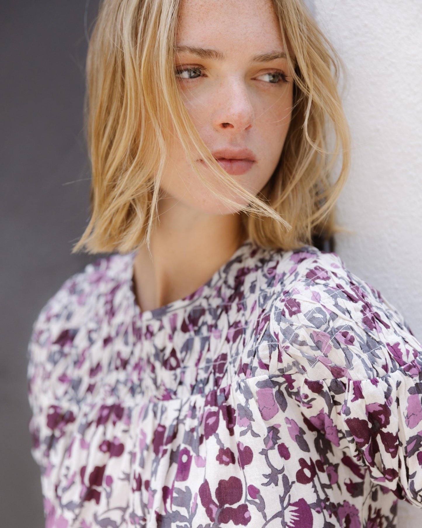 Blusa Detalles Canesú Estampada Morado