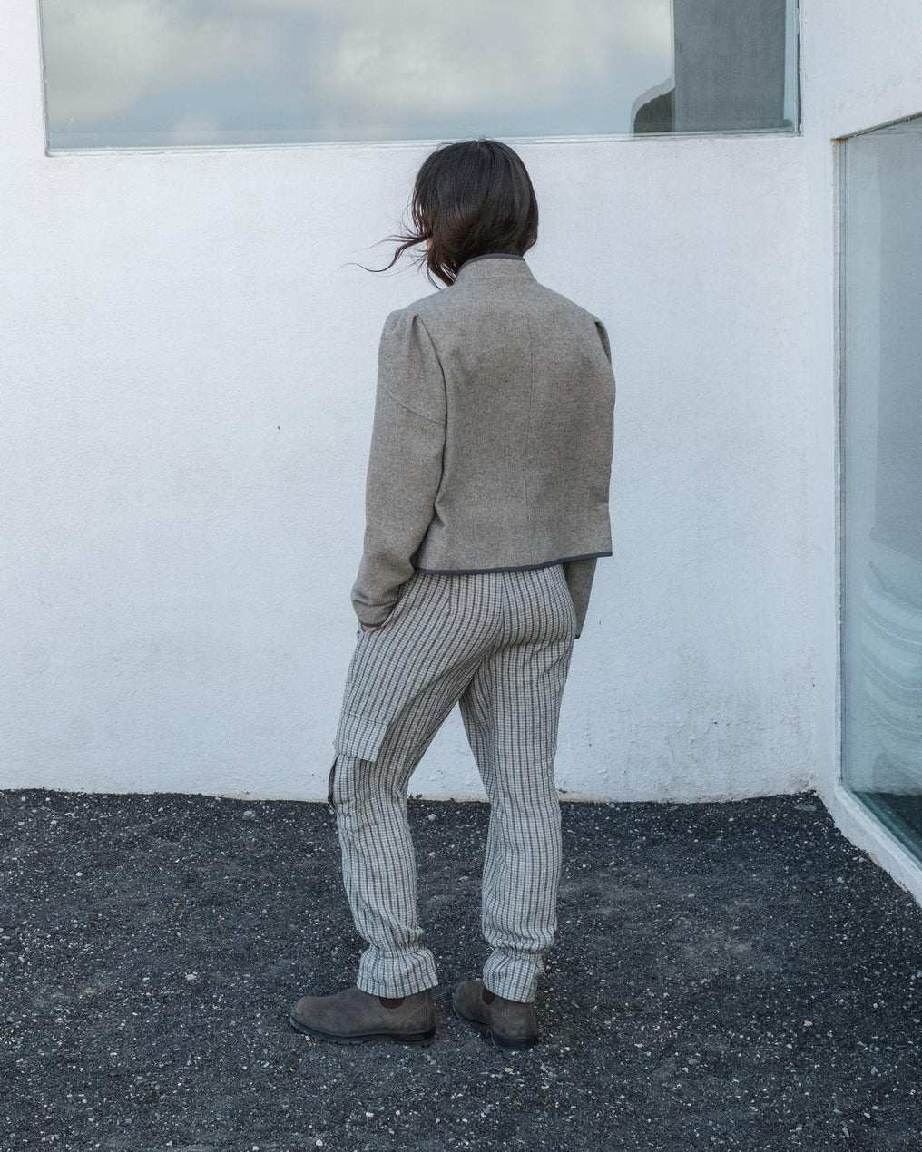 Casaco bomber com acabamento contrastante em lã cinza mesclada