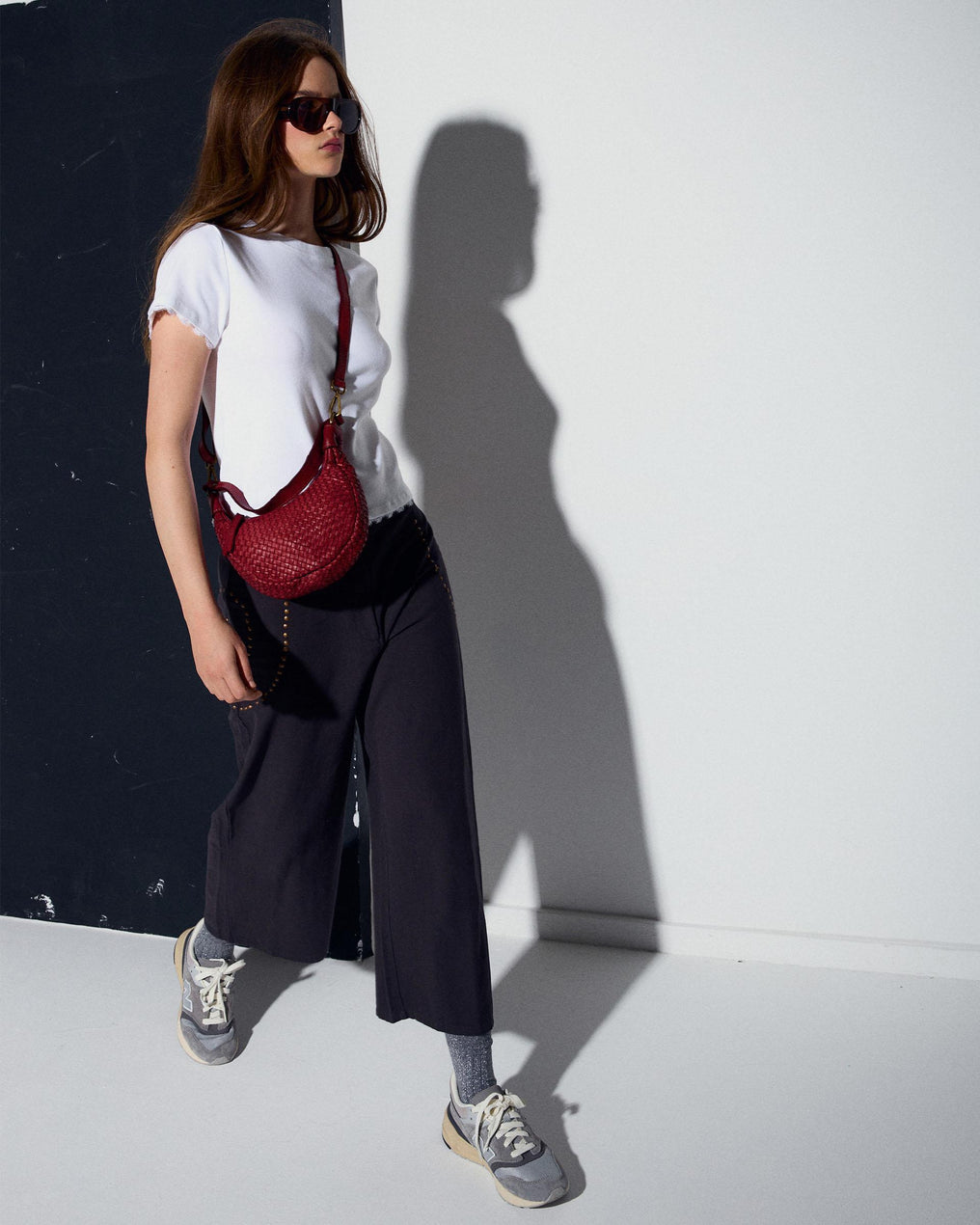 Calças com tachas em espiral na cor antracite