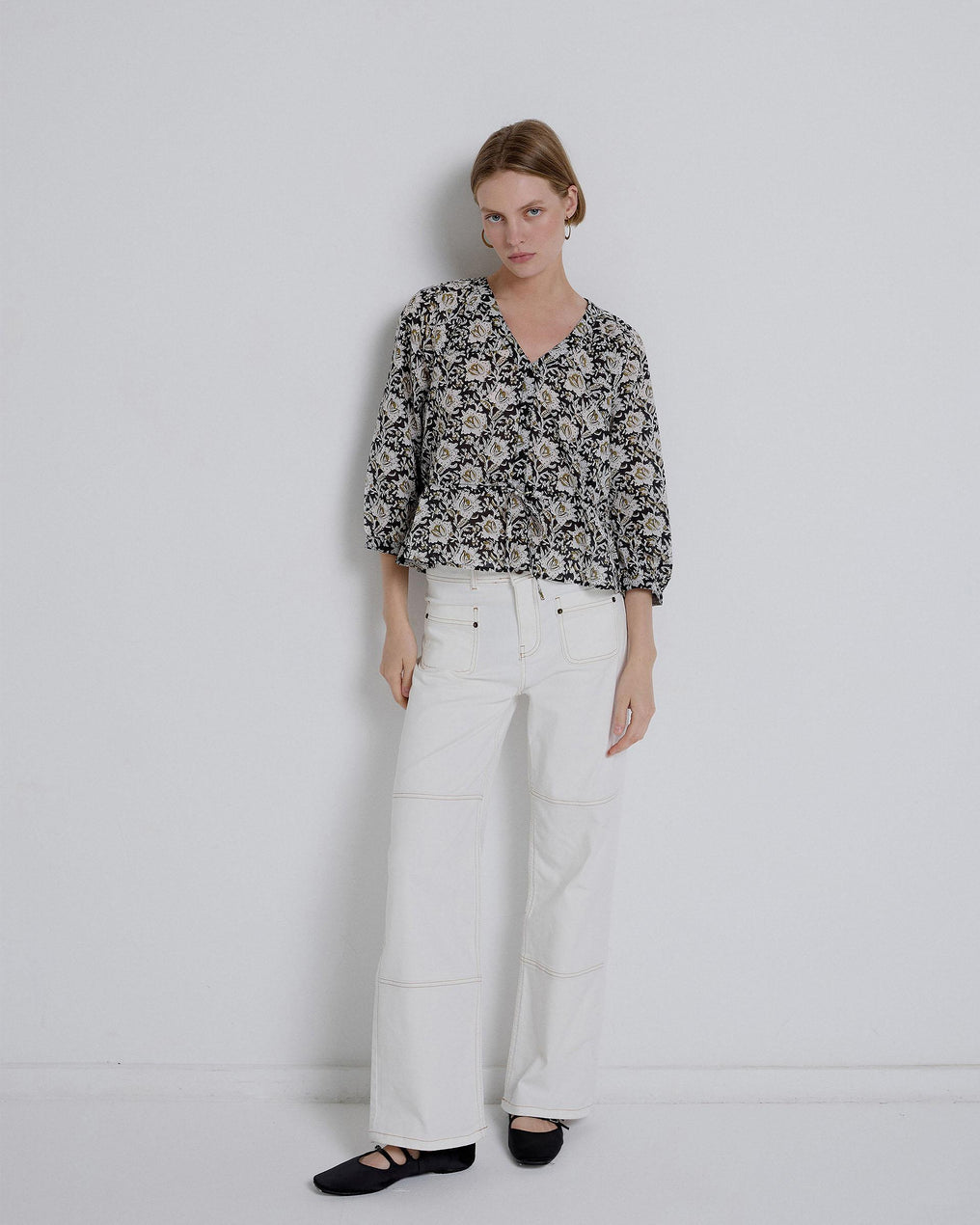 Blusa Estampado Flores Lazada Cintura Negro