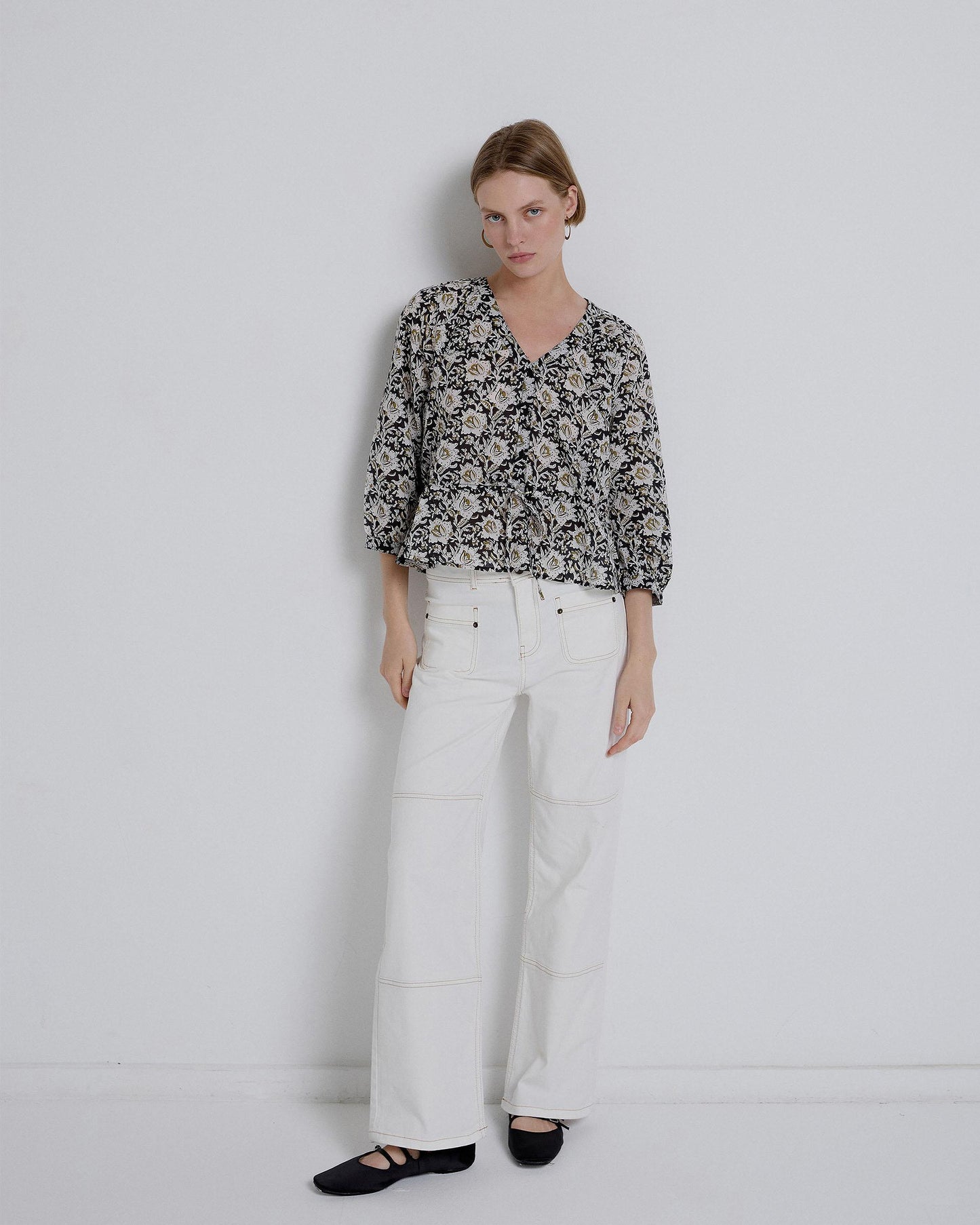 Blusa Estampado Flores Lazada Cintura Negro