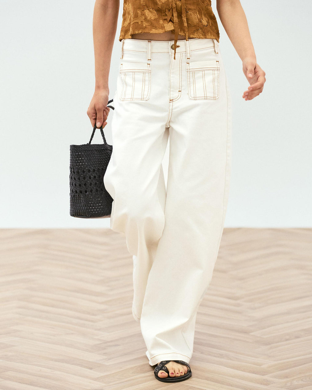 Jeans com Bordado de Sol Branco