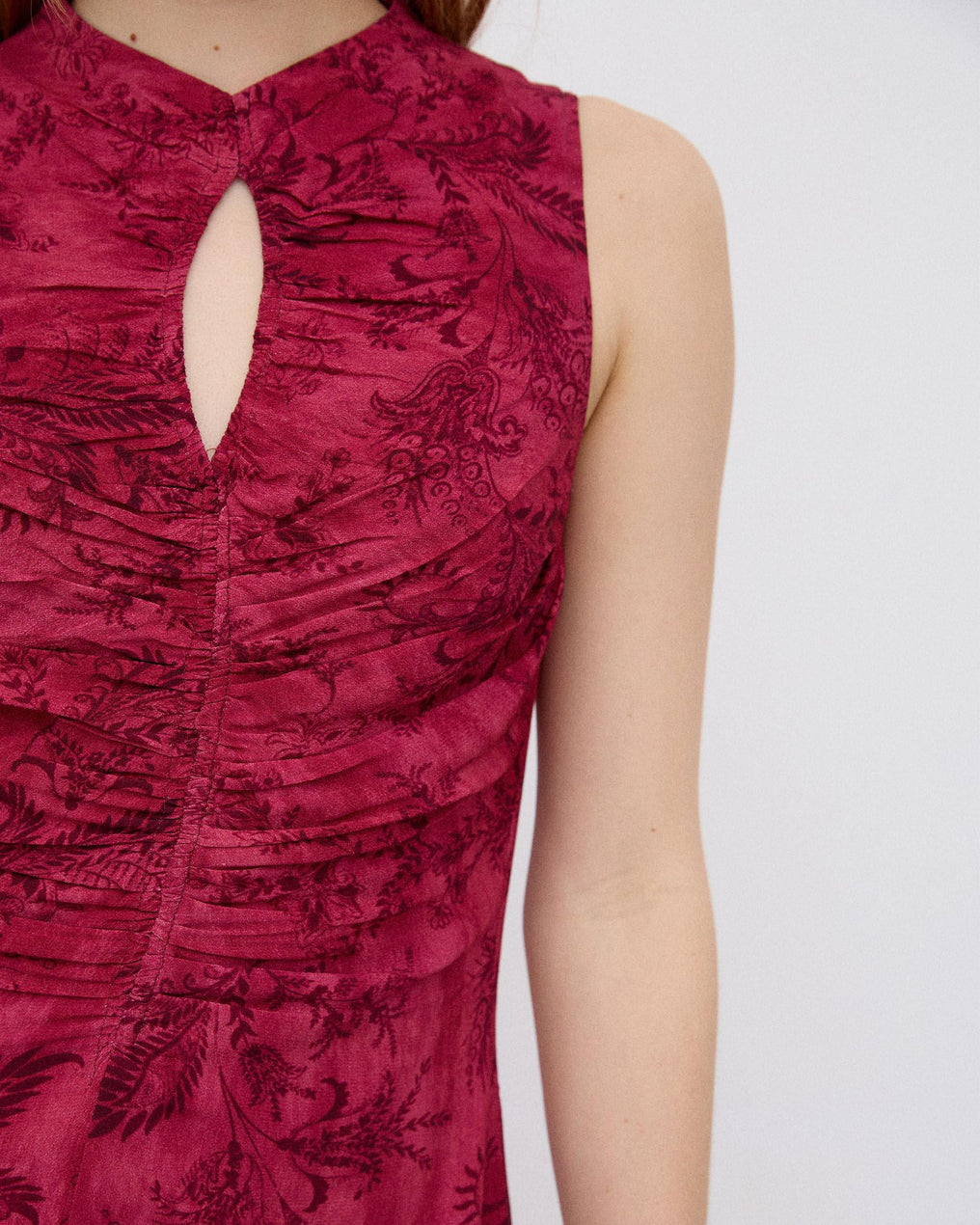 Vestido Fruncido Delantero Estampado Fucsia