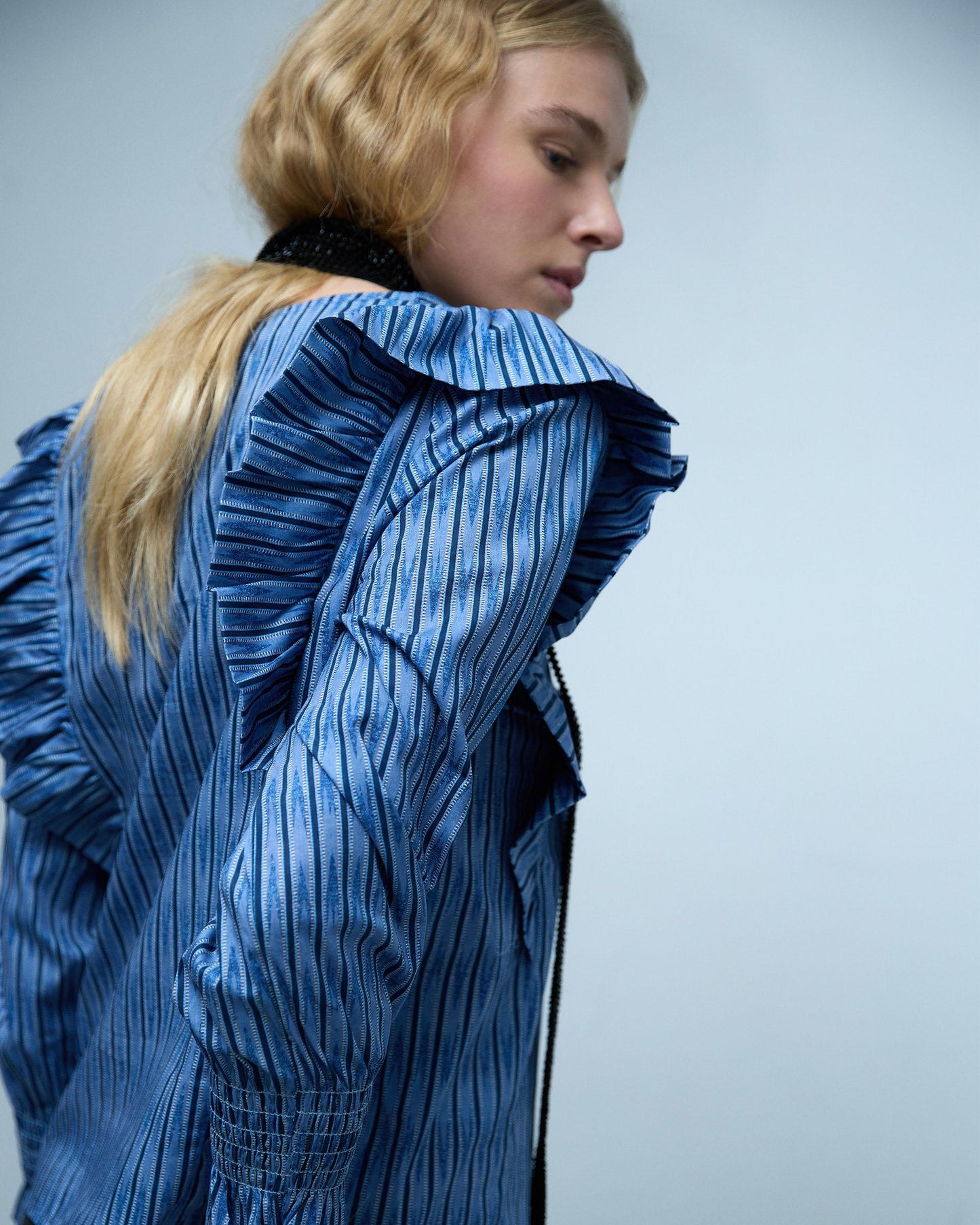 Blusa Volantes Estampado Etnico Azul