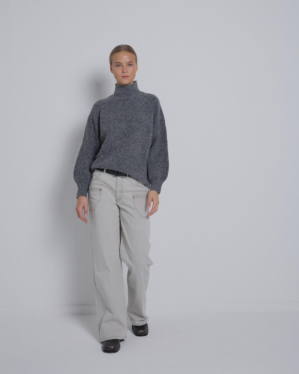 Contrast Stitching Jeans in Grey