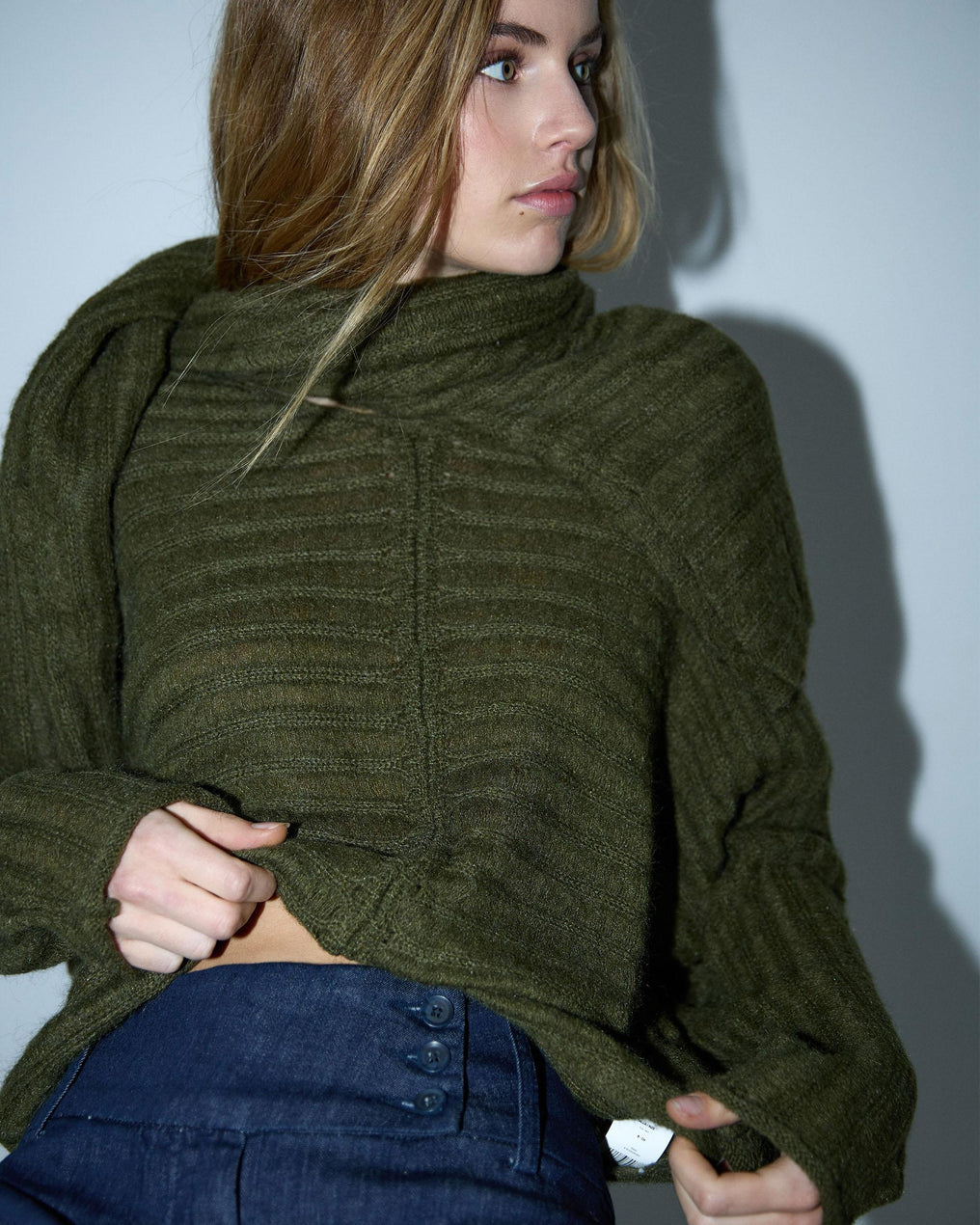 Costura em malha listrada verde-escura