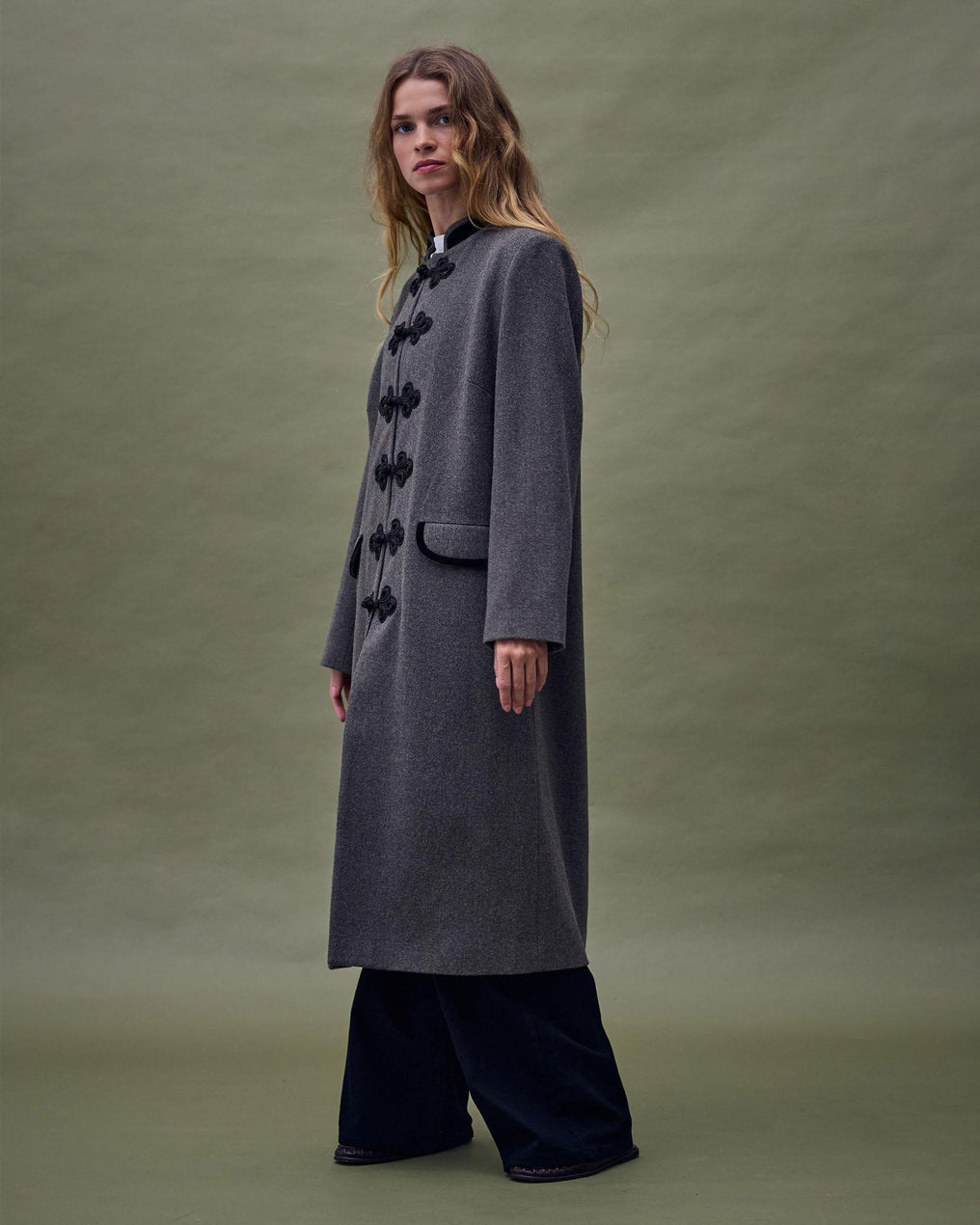 Manteau Long à Brandebourgs Détail Velours Gris