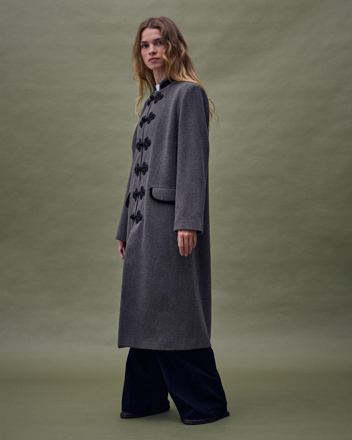 Manteau Long à Brandebourgs Détail Velours Gris