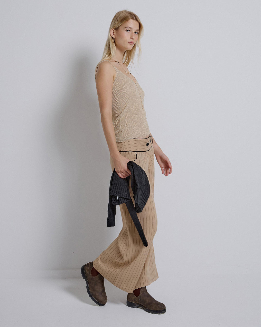 Top com alças de lurex dourado