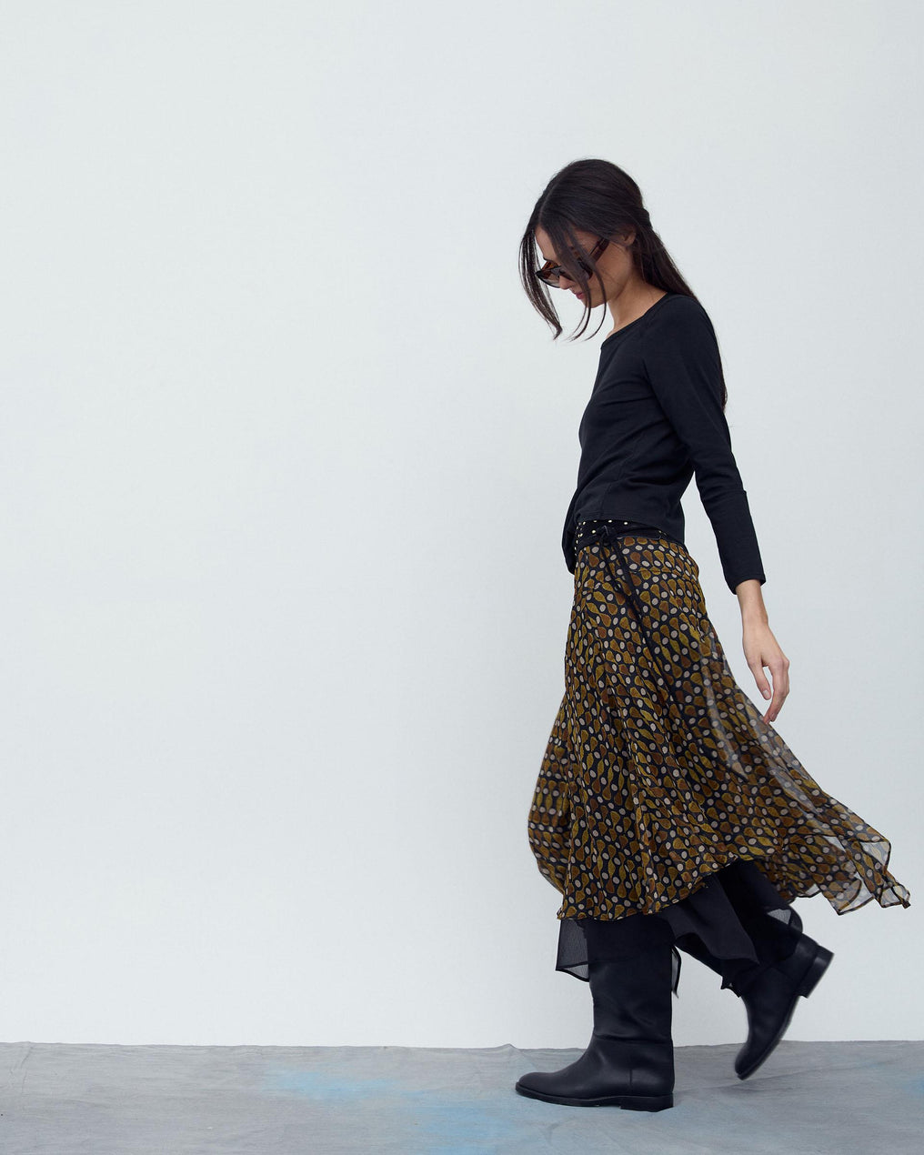 Black Contrast Ruffled Hem Skirt