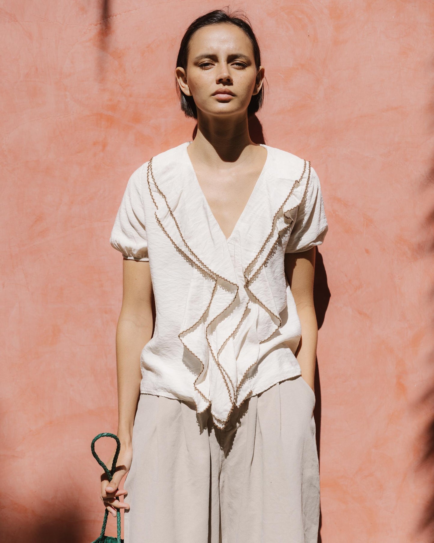 Blouse Volants Avant Passepoil Contrastant Écru