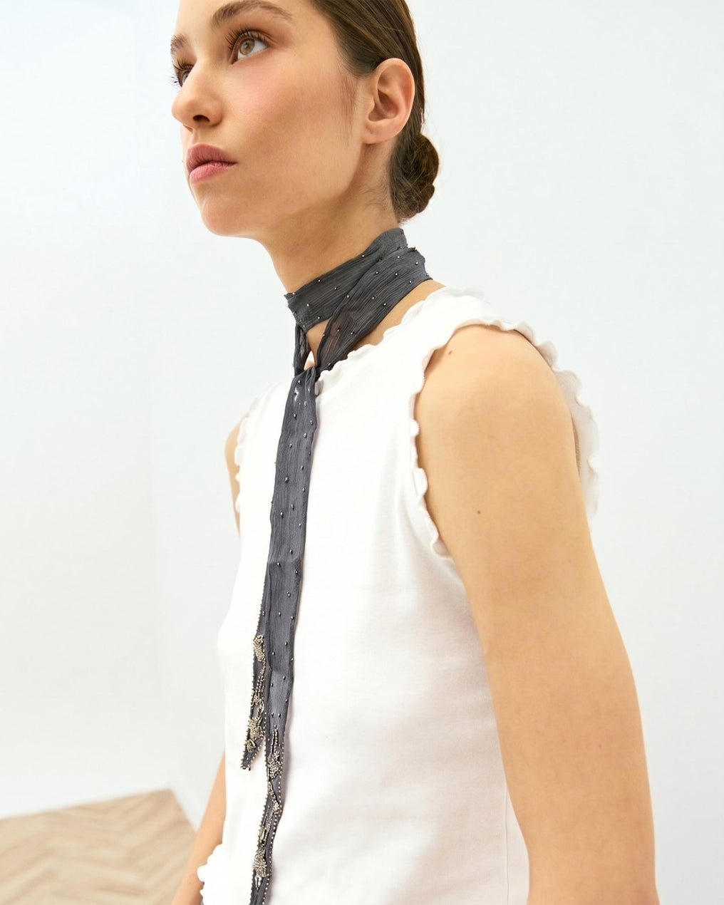 Collar Organza Bordado Antracita