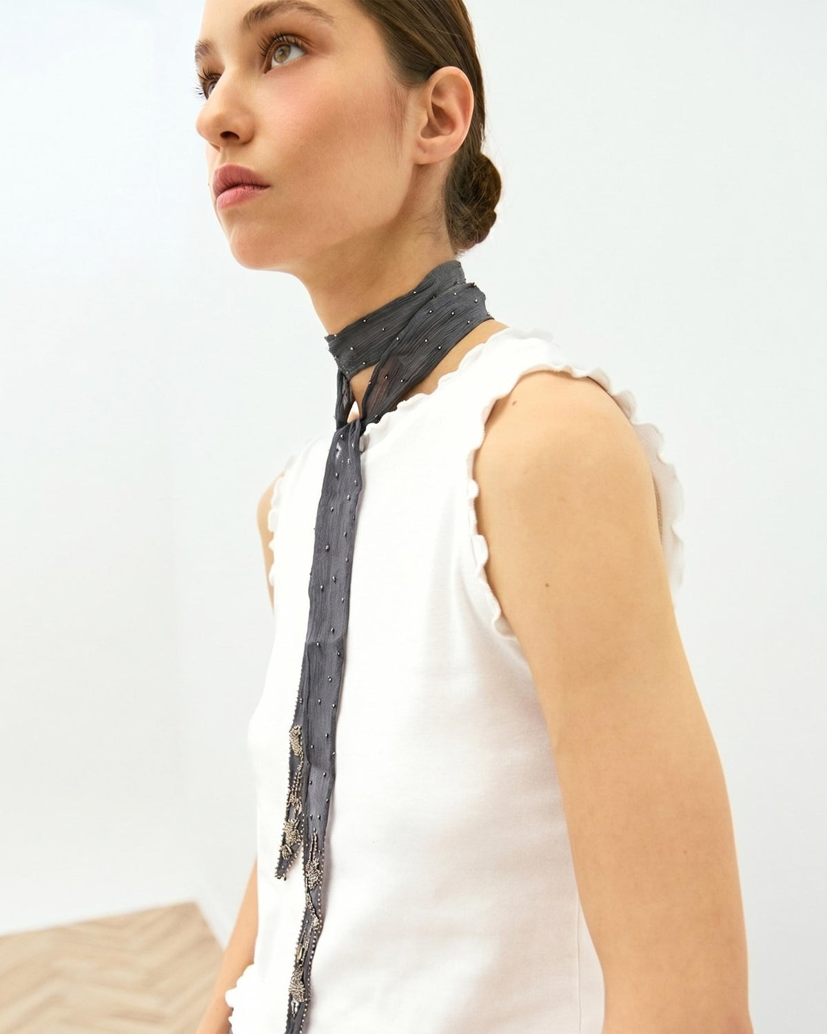 Collar Organza Bordado Antracita