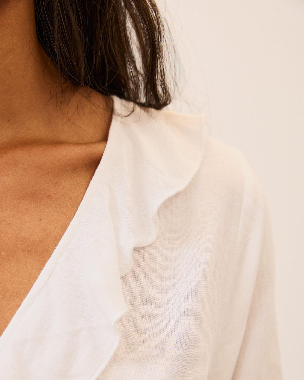 Blusa Decote V Volantes Branca