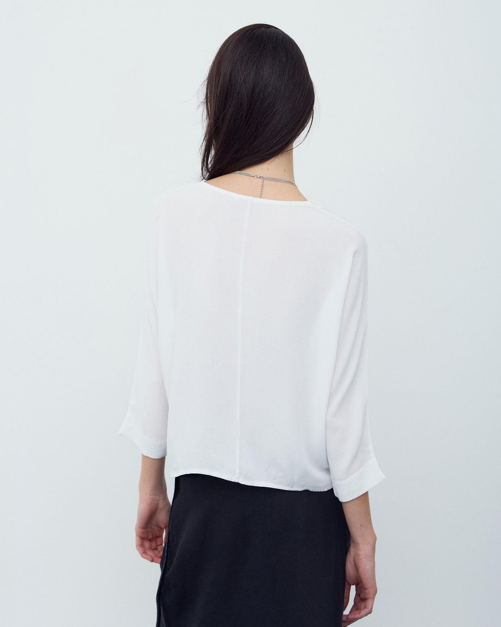 Blusa Básica Decote Pico Branca