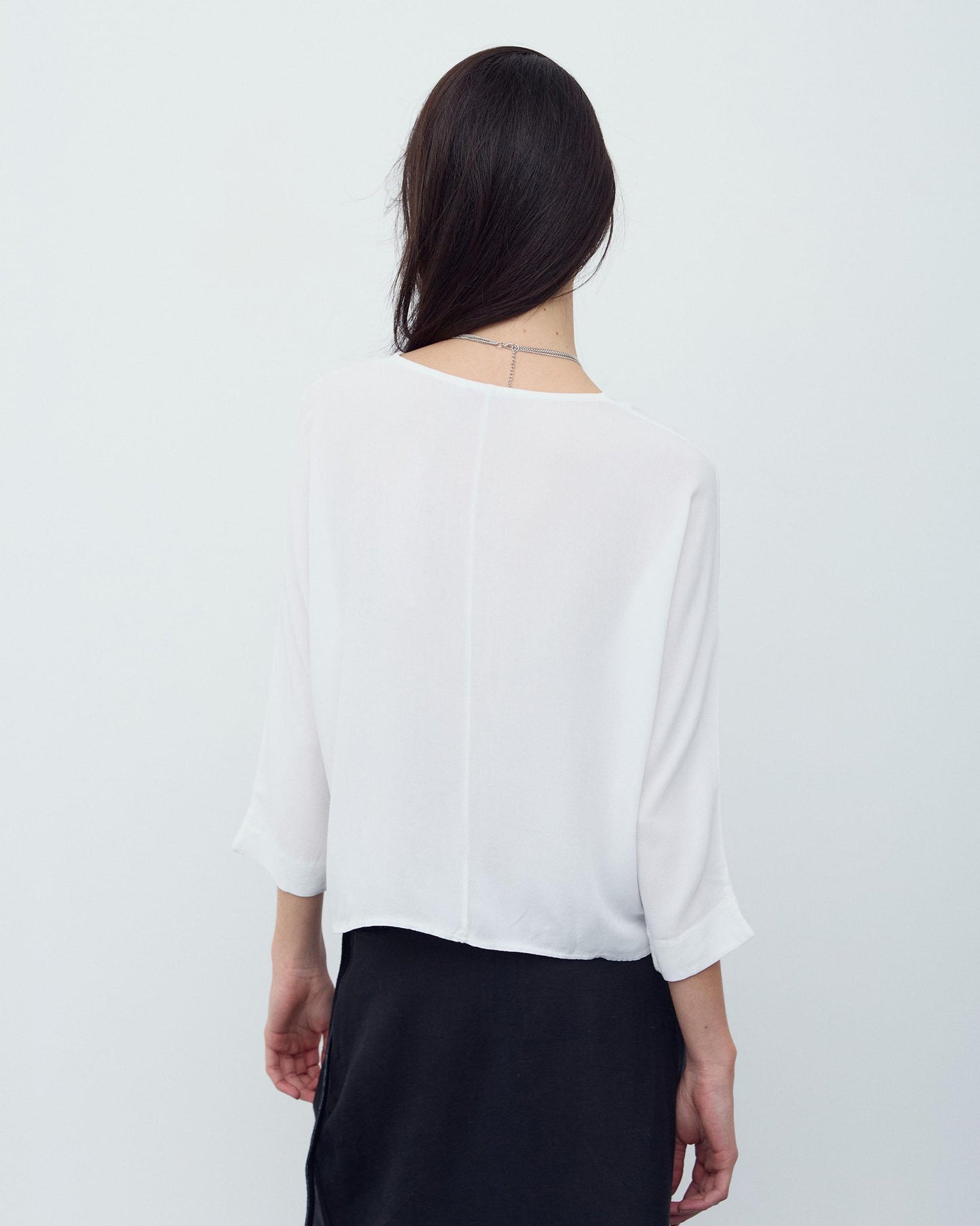 Blusa Básica Decote Pico Branca