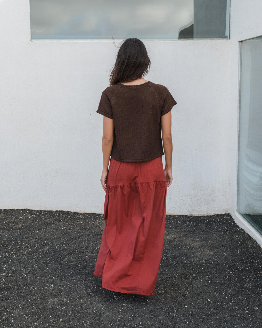 Blusa de malha castanha de manga curta