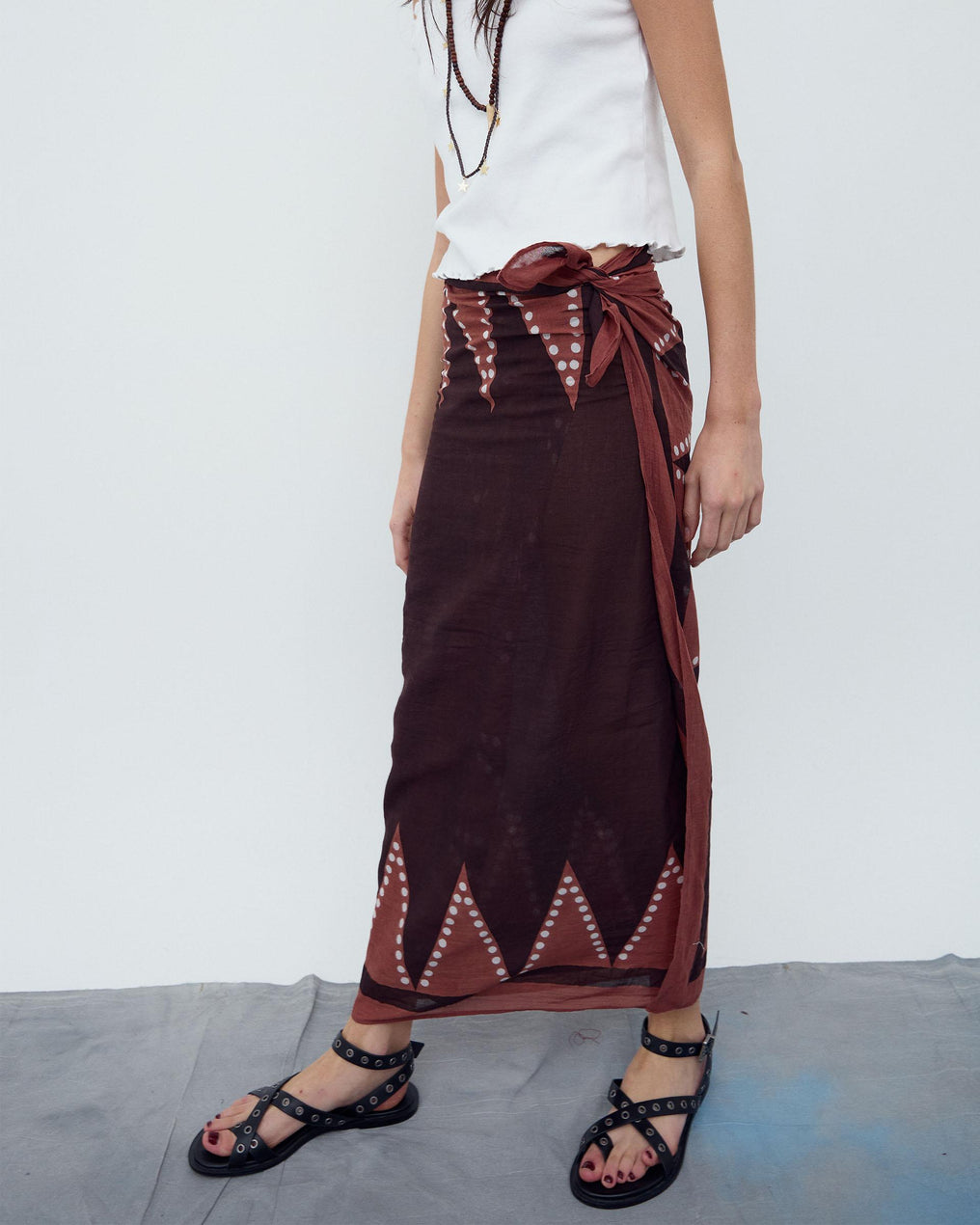 Pareo Estampado Picos Cenefa Marrón