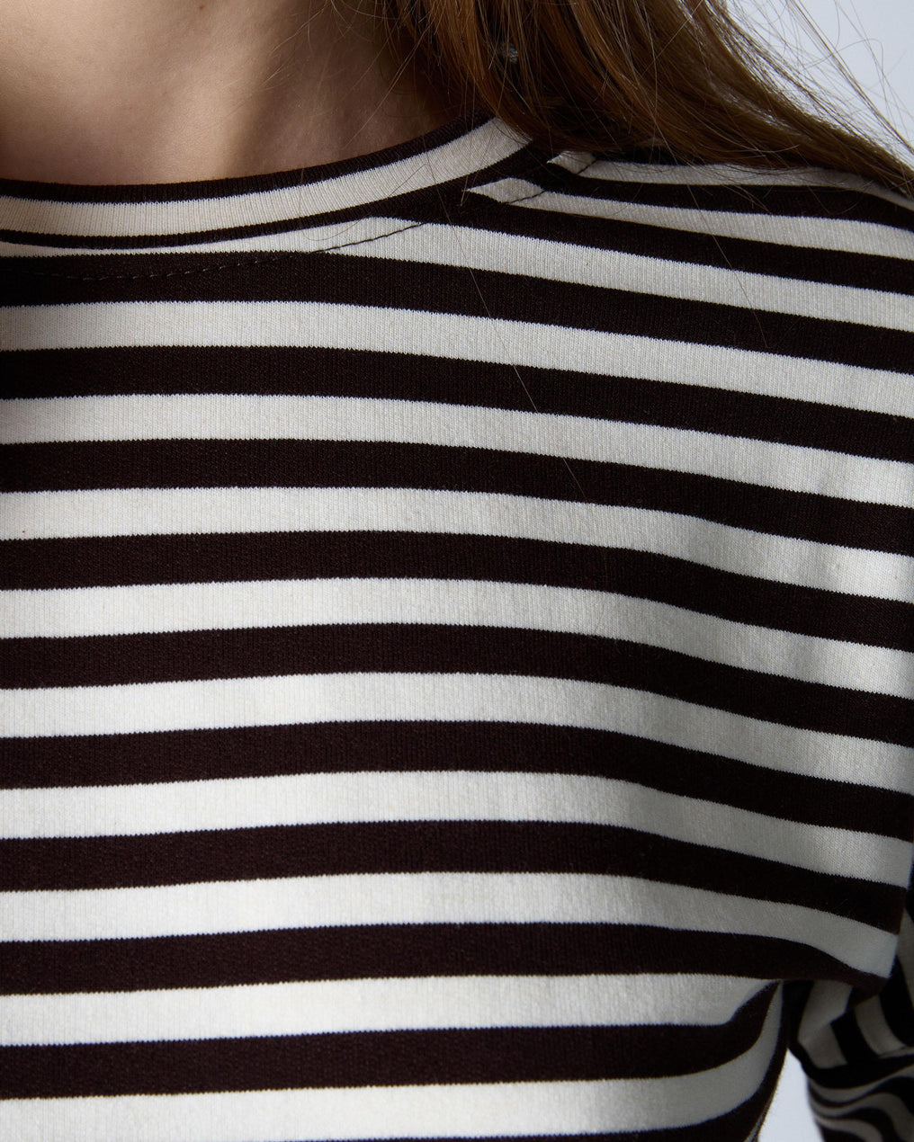 T-shirt listrada branca