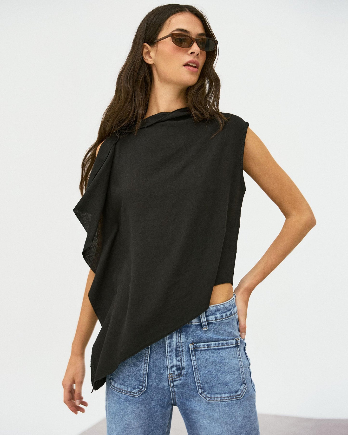 Top Asymétrique Volant Latéral Lin Noir