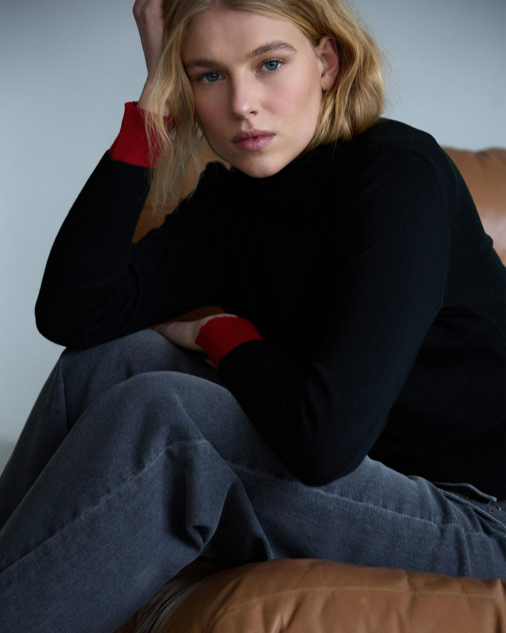 Jersey Punto Fino Cuello Alto Negro