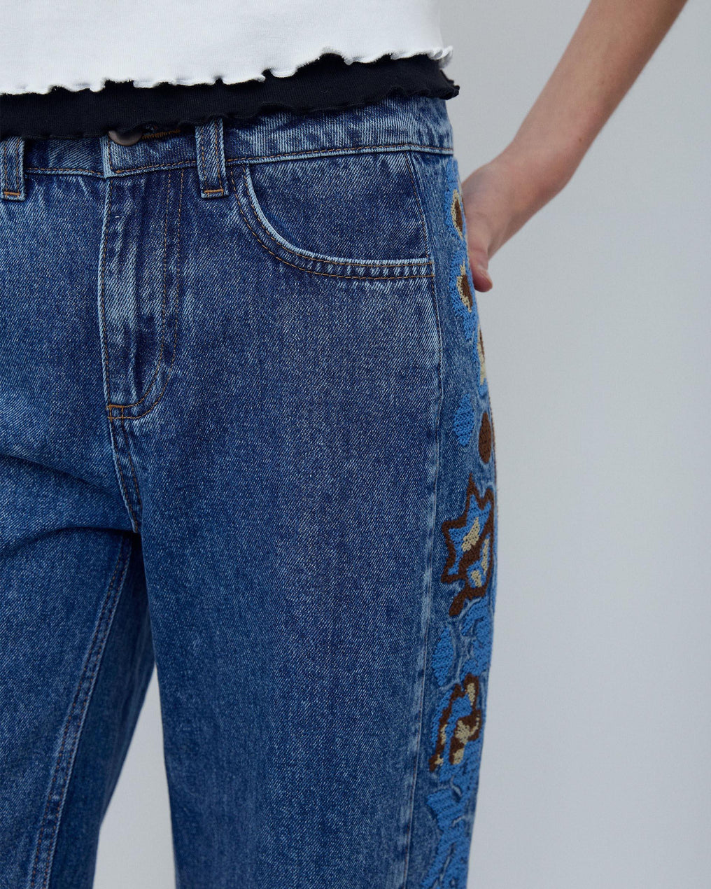 Jeans Bordados Flores Laterais Azul