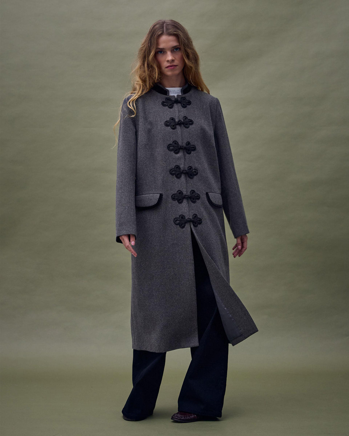 Manteau Long à Brandebourgs Détail Velours Gris