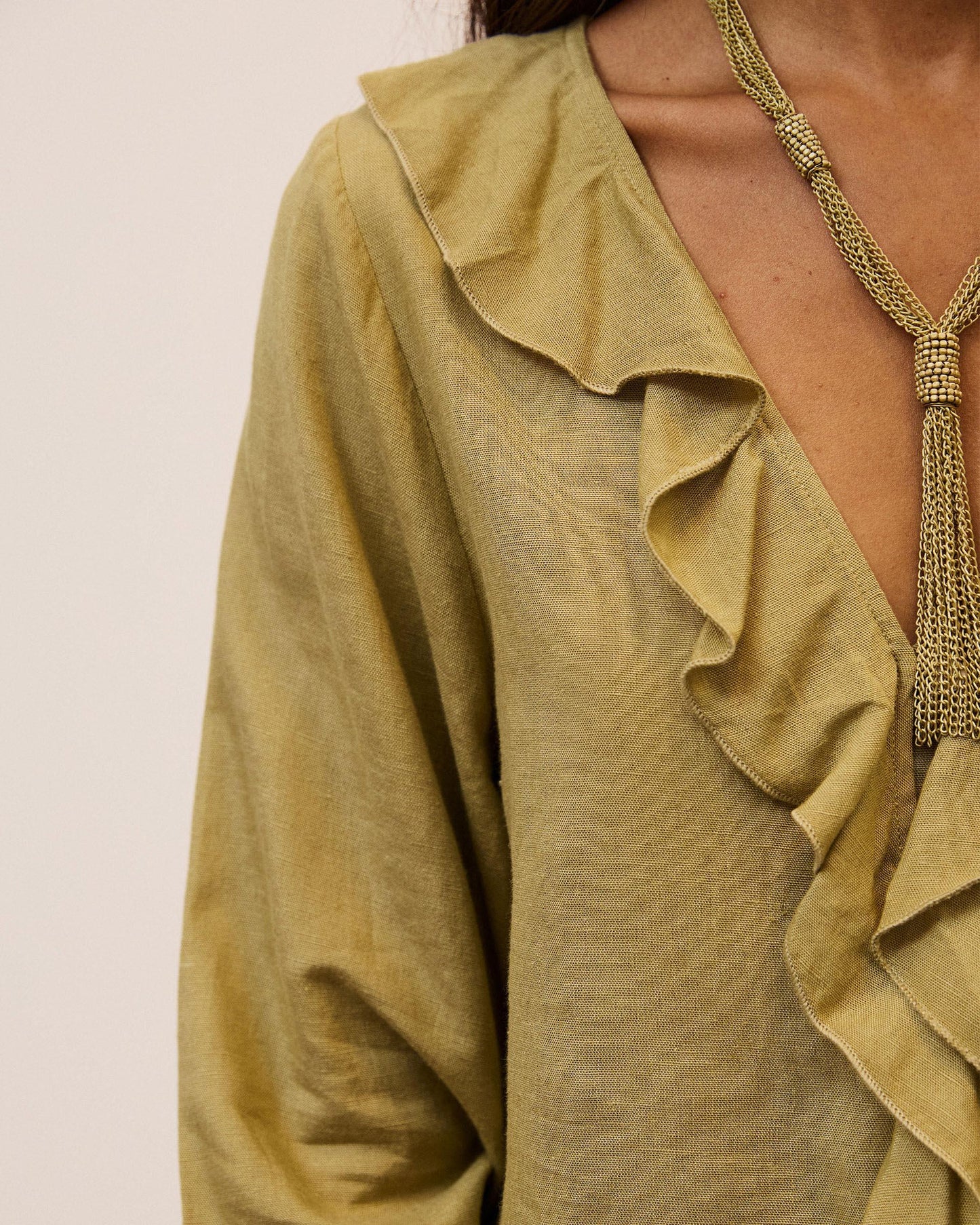 Blusa Escote Pico Volantes Verde
