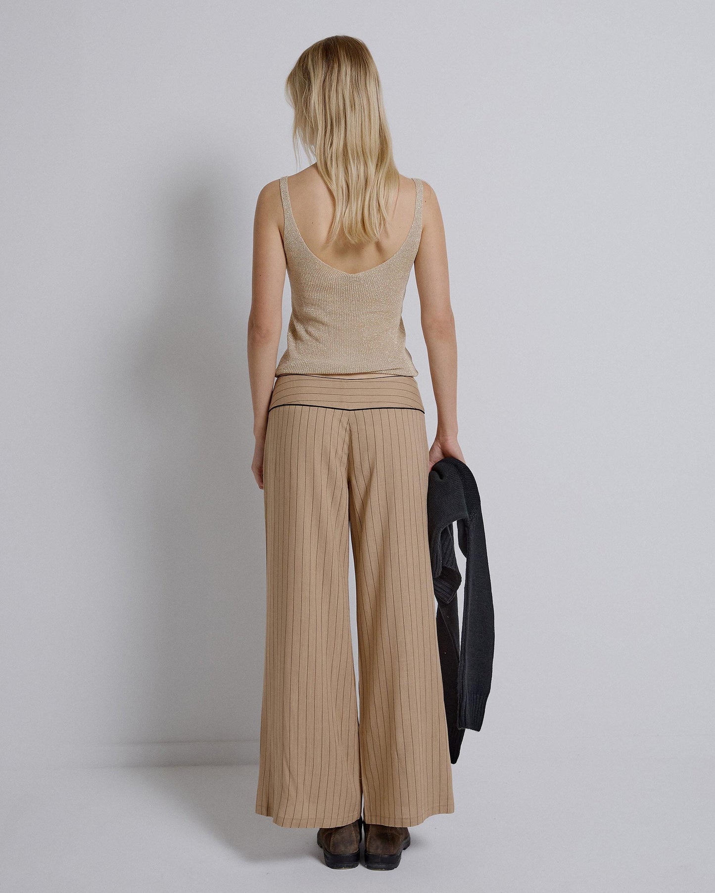 Top com alças de lurex dourado