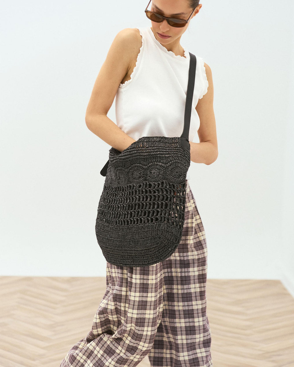 Bolso Hombro Rafia Troquelados Negro