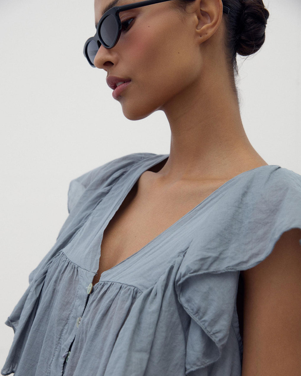 Blusa Botones Volantes Antracita