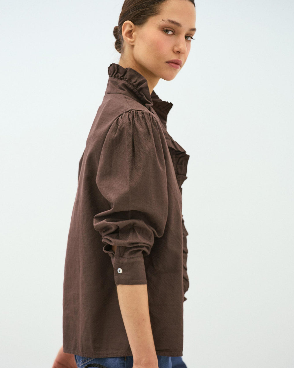 Blouse Col Montant Boutons Volant Marron