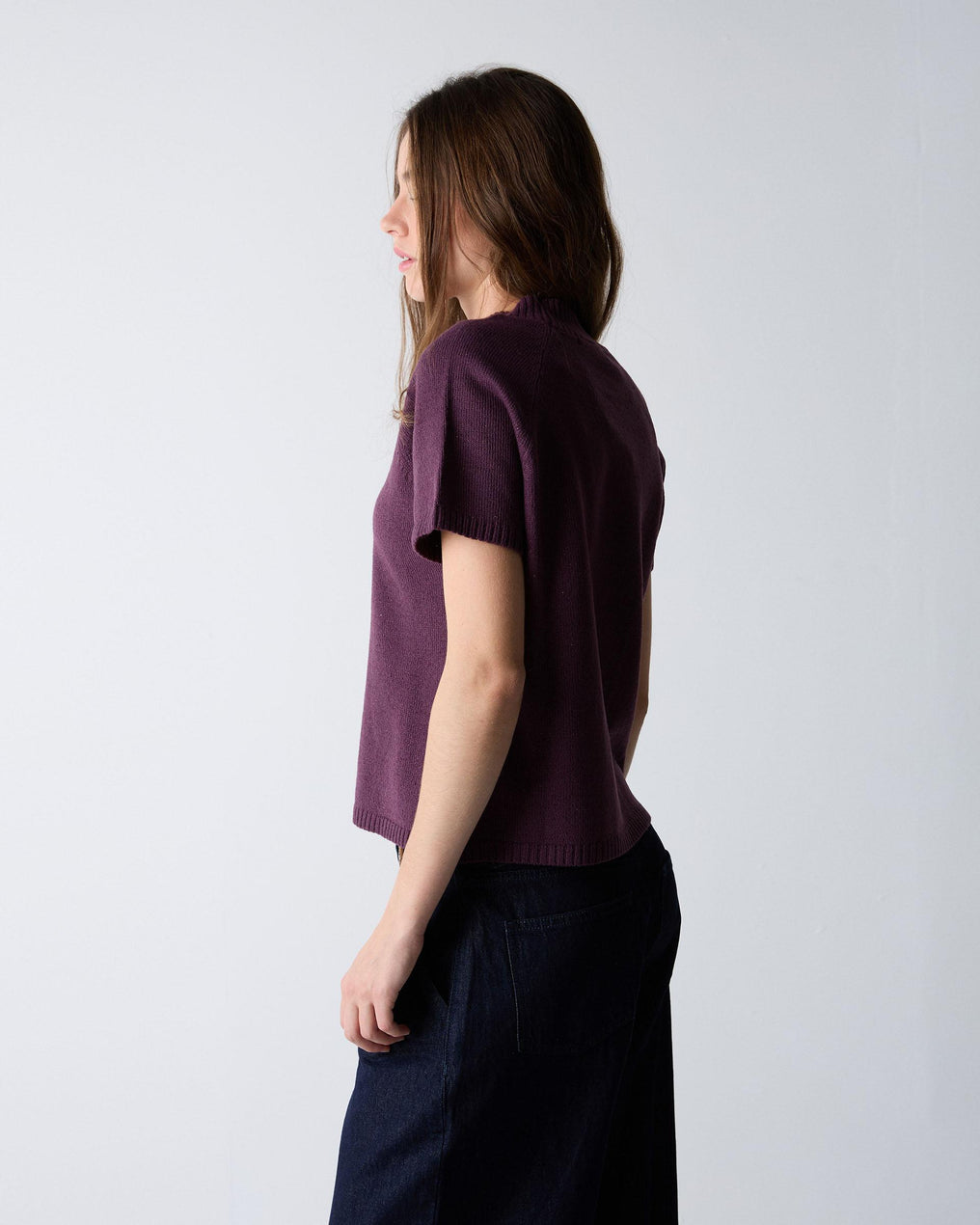 Blusa de malha roxa de manga curta