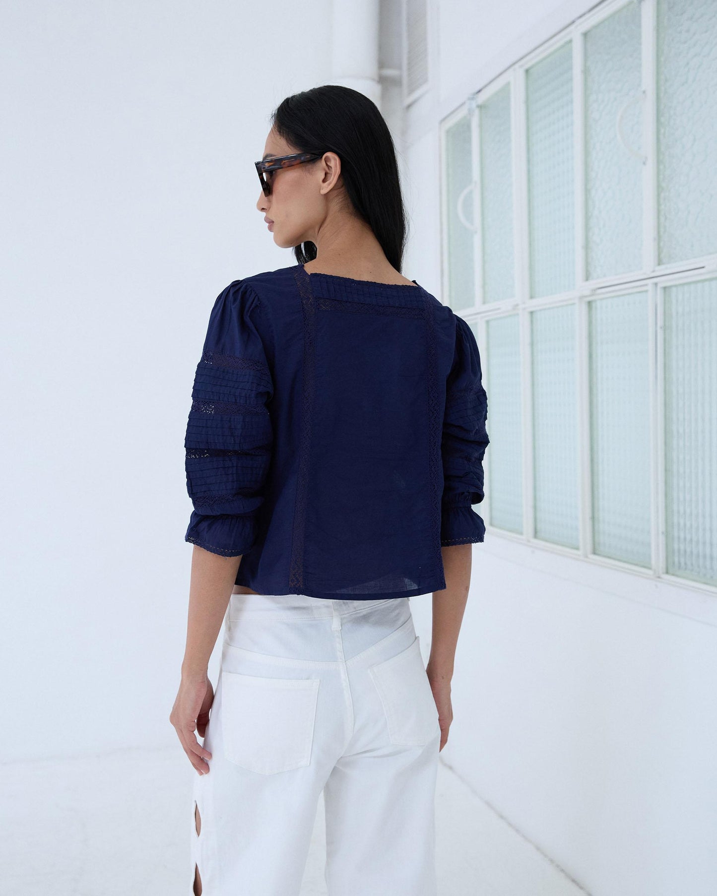 Blouse Col Carré Dentelles Bleu Marine