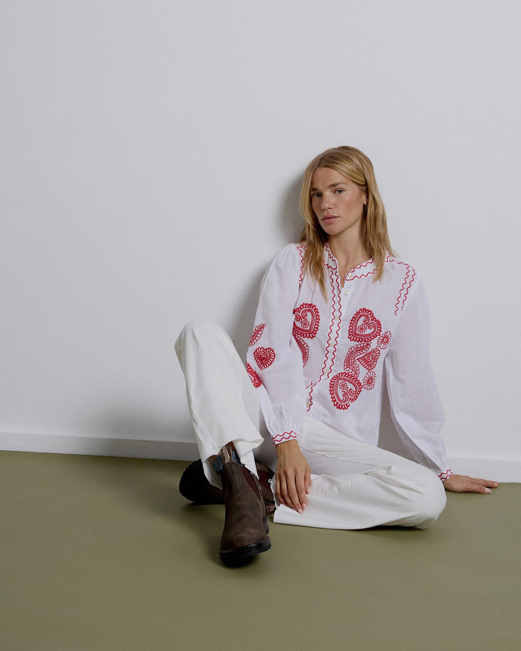 Blusa Bordados Delanteros Blanca