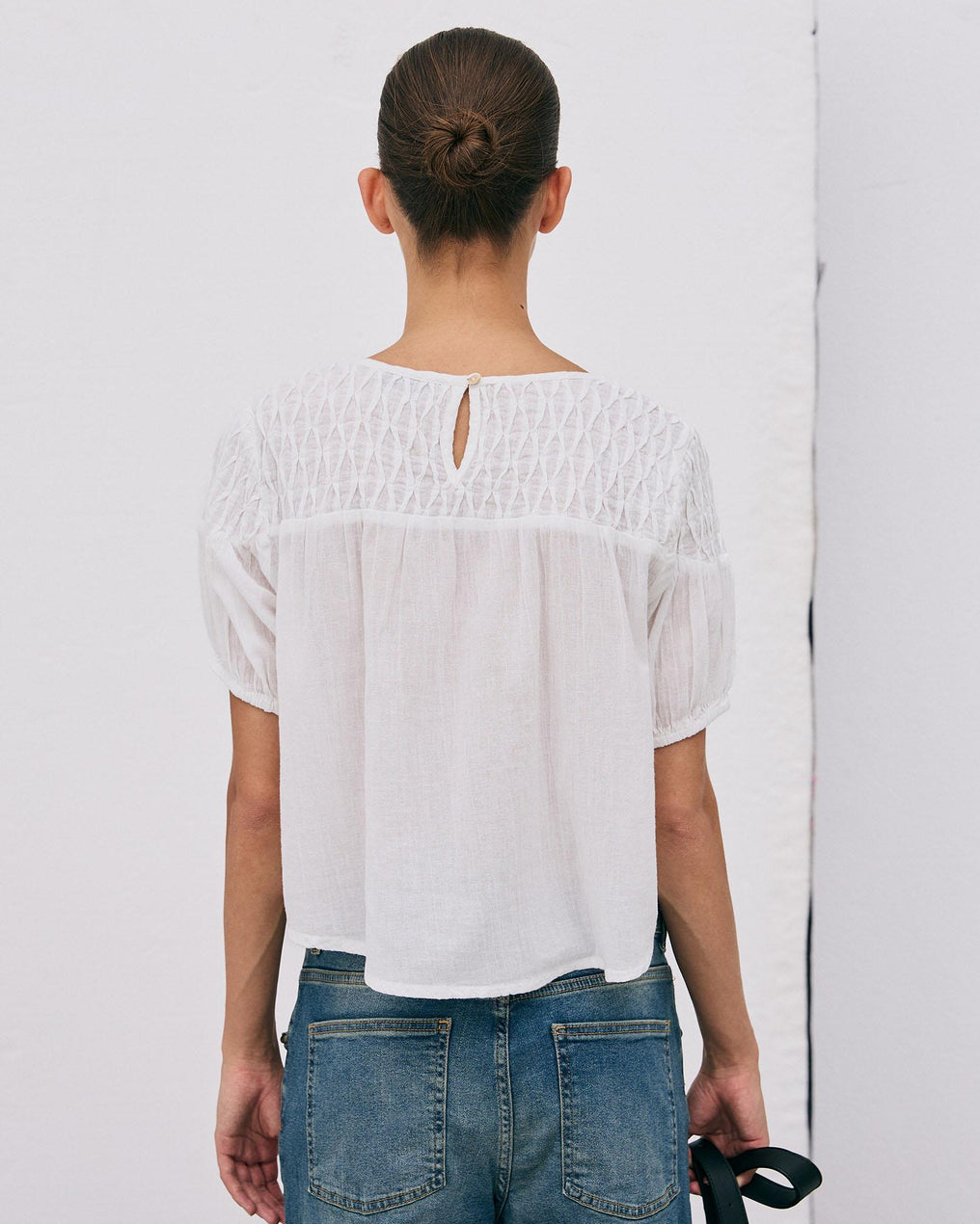 Blusa com Detalhes na Pala Branca
