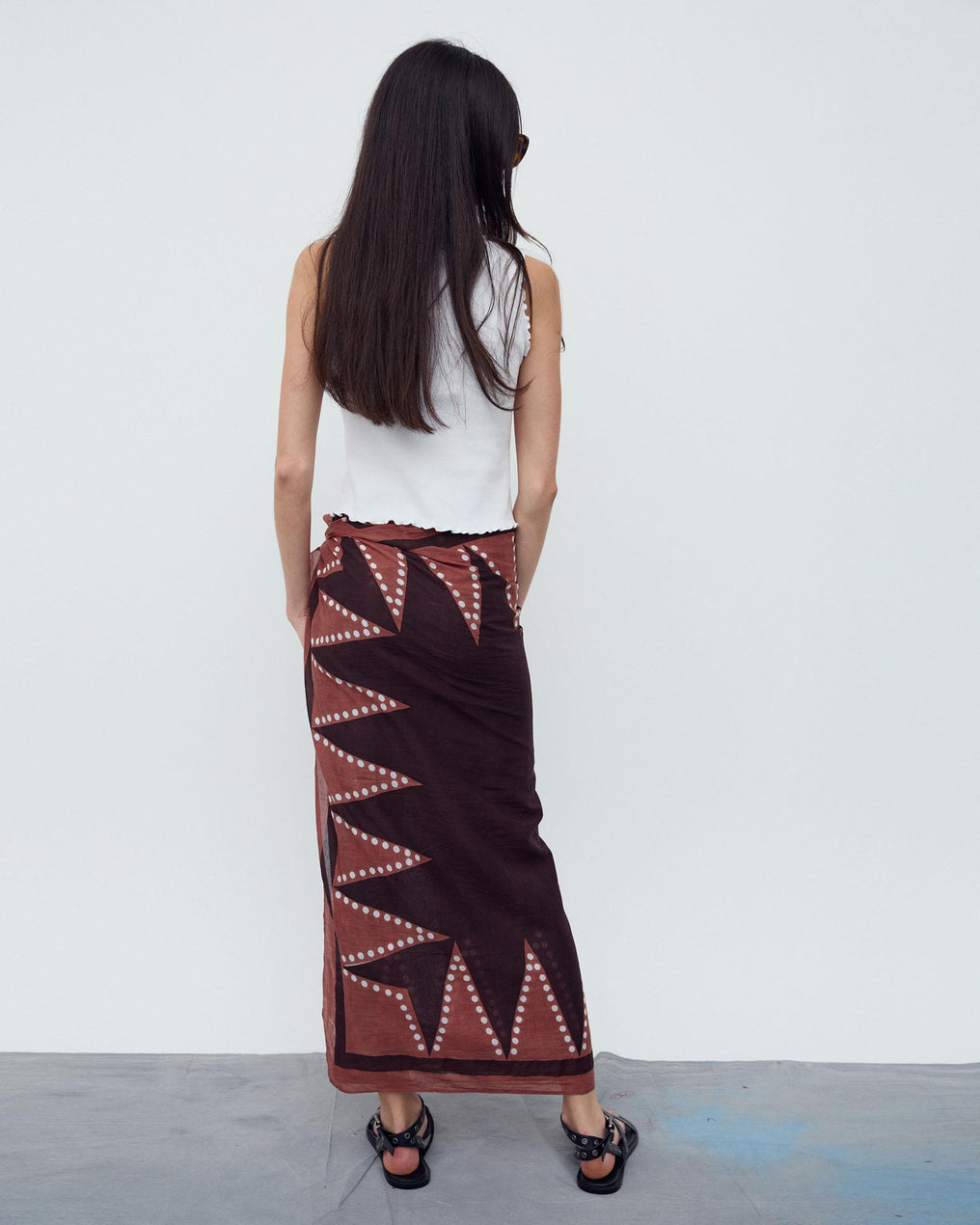 Pareo Estampado Picos Cenefa Marrón