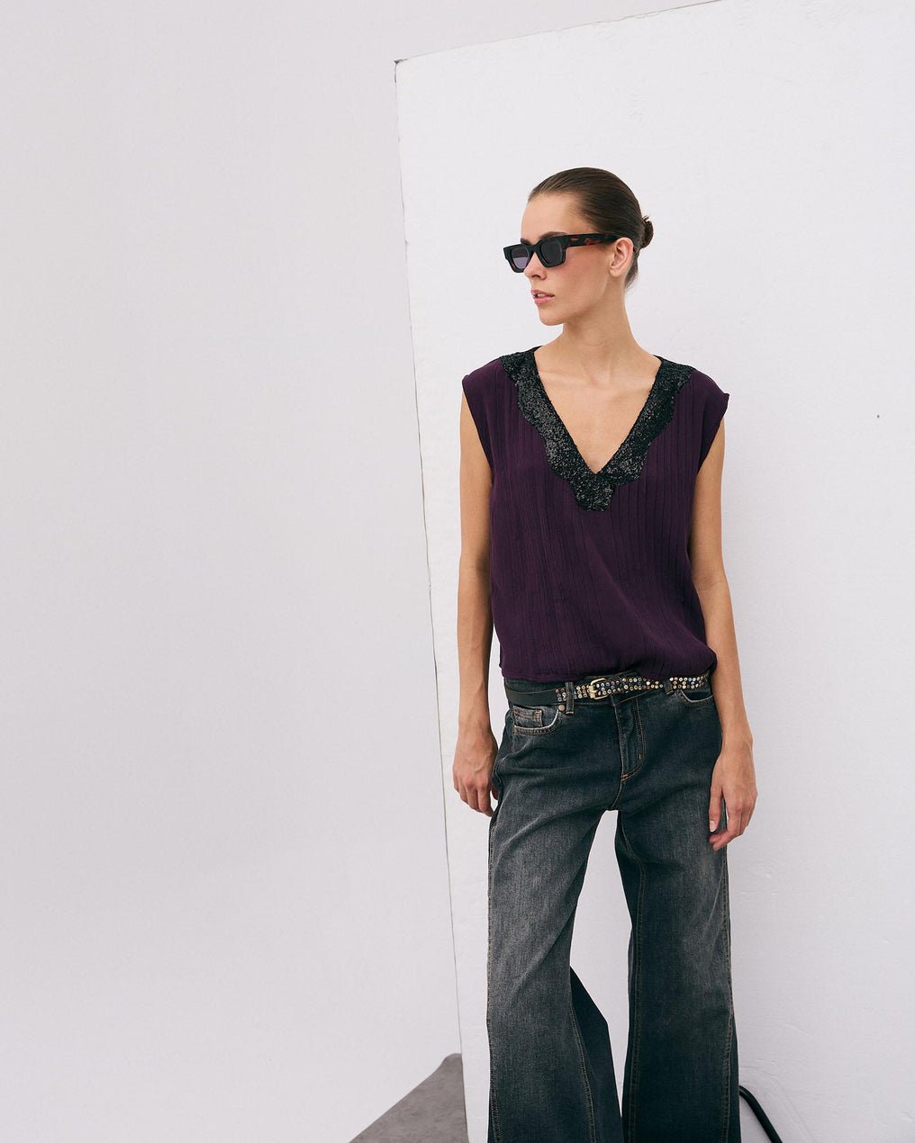 Top Lentejuelas Escote Pico Morado
