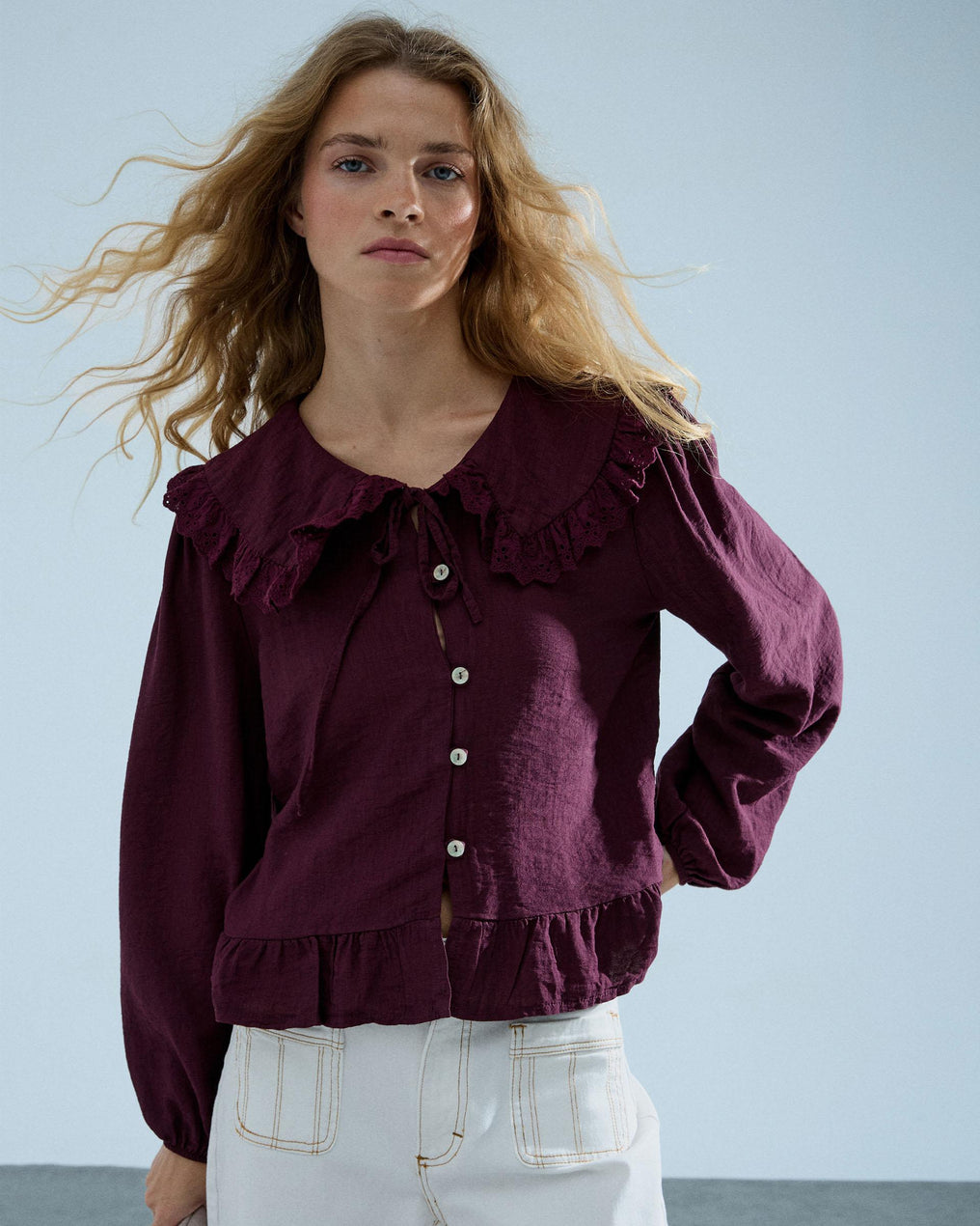 Blusa Cuello Babero Puntilla Granate