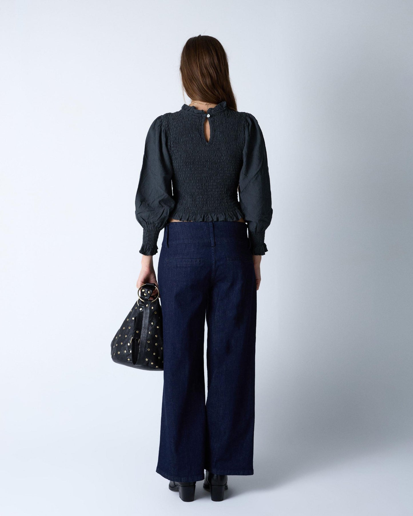 Blusa Nido De Abeja Volante Cuello Gris