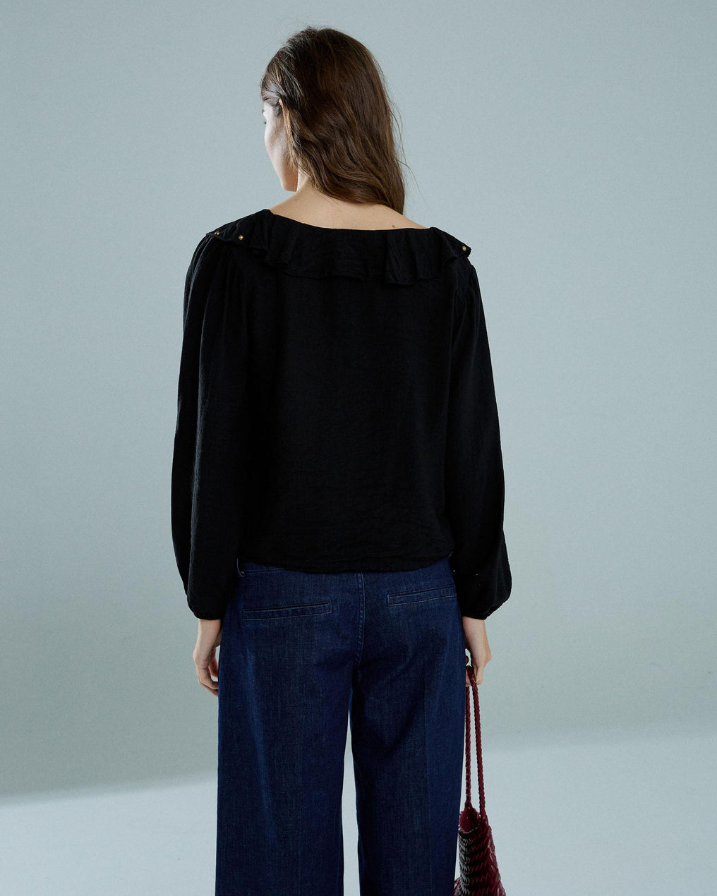 Blusa Volante Delantero Tachuelas Negro