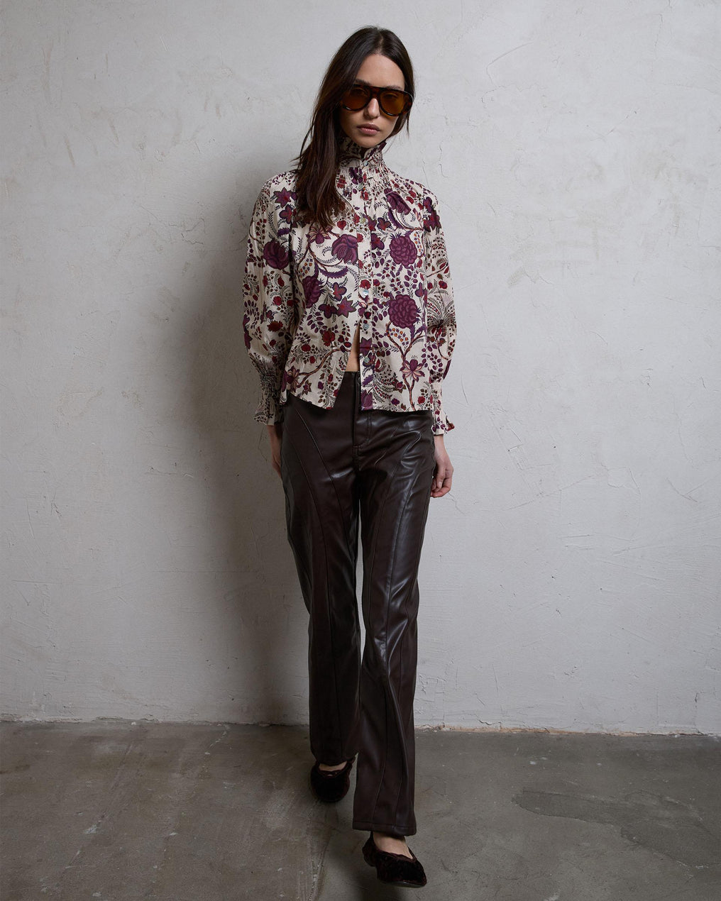 Pantalón Efecto Piel Costuras Marrón