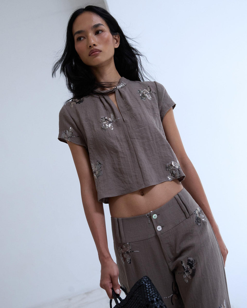 Top Taupe à Sequins et Ouverture